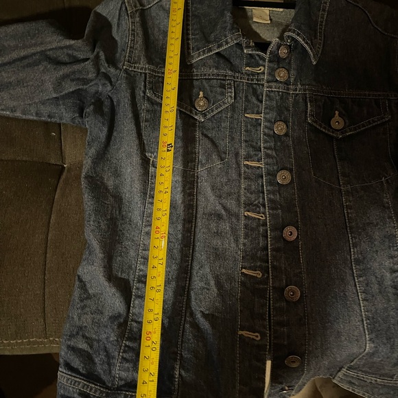 Jean jacket, like brand new. Medium - Picture 6 of 7